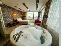 Golden Lux Hotel Antalya アンタルヤ時計塔周辺のホテル