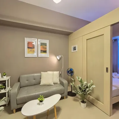 Citispace 1BR Suite at SM Light Residences #LT06 瓜达卢佩地铁站附近的飯店
