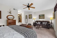 Casa Herradura: Desert Charm Near Petroglyph Trails, in Albuquerque's Westside. - Bungalows