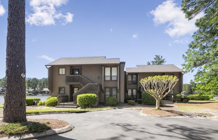 Renovated, Lakefront, Pinehurst #5, Ground Level, 2BR, 2BA, Pool, WiFi, Cable