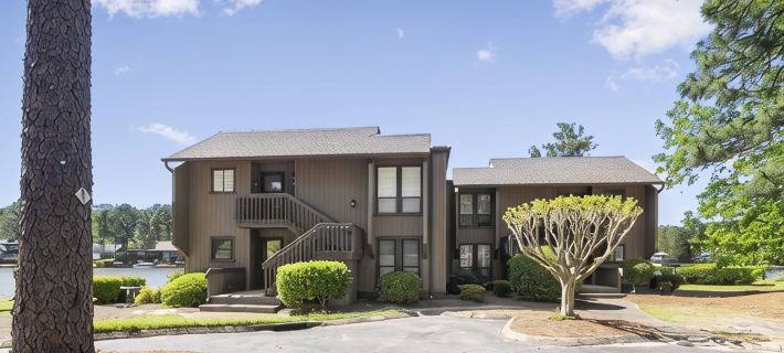 Renovated, Lakefront, Pinehurst #5, Ground Level, 2BR, 2BA, Pool, WiFi, Cable Hotels in Pinehurst