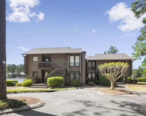 Renovated, Lakefront, Pinehurst #5, Ground Level, 2BR, 2BA, Pool, WiFi, Cable Hotels in Pinehurst
