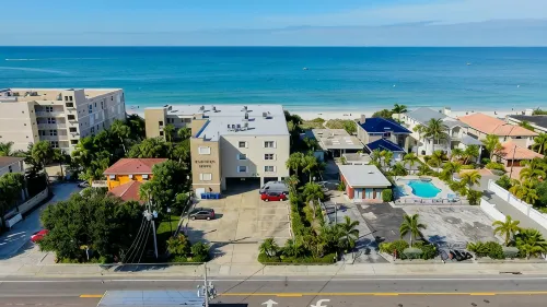 From your condo to the beach in seconds!! - Homestays