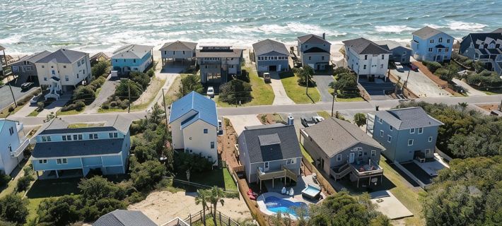 Your Ultimate  Retreat – Steps from Beach with Pvt Heated Pool, Slide & Hot Tub! Hôtels à&nbsp;: Comte de Pender