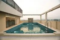 The Elet - piscina