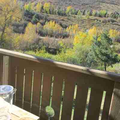 Renovated Condo, Avon Colorado, River Views and walk to Beaver Creek Shuttle Others