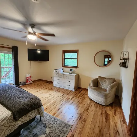 Busse's Roost Cozy Mountain Home