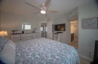 SANDY TUNDRA TOWNHOUSE, WATER-VIEWS, BOAT SLIP, PRIVATE BEACH, CLUB ACCESS
