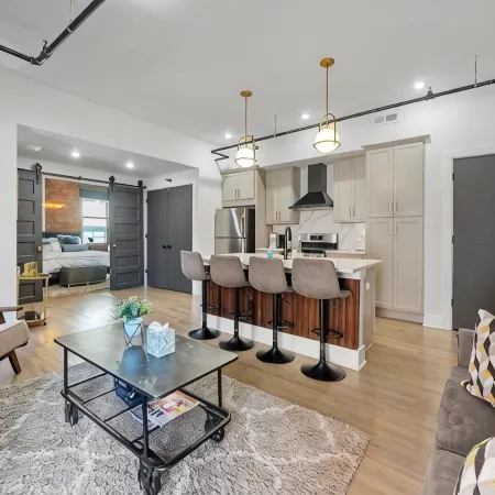 Timeless Loft -OTR -TQL w/ FREE Parking