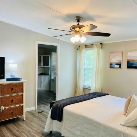 Three Little Birds Canal Cottage Hotels in Berkeley County
