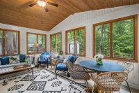 Midcentury Home w/King suites near Duke/Downtown
