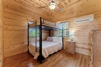 Mountain View Cabin w/ Hot Tub & Fire Pit