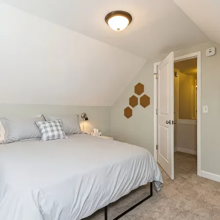 Modern 3-Bed,2-Bath Retreat