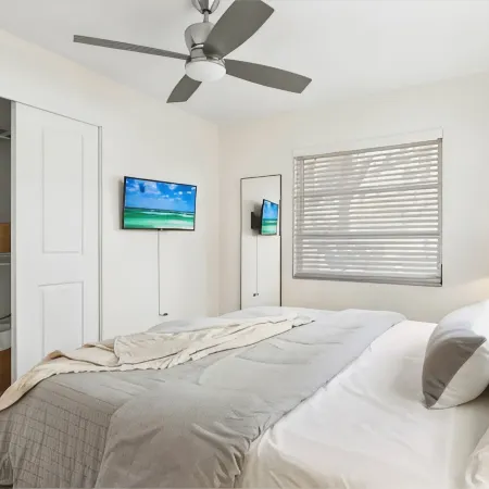 Modern Organic King Beds Salt POOL/SPA Dwtn Sarasota Retreat near Siesta Beach