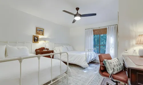 NEW TO VRBO 3 MIN TO LAKE MARTIN ON AUBURN SIDE STILLWATERS GATED GOLF MARINA - Homestays