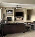 Golf Course Oasis, Pool, Spa, Games, Walk to Festivals, Pet Friendly. - Bathtub