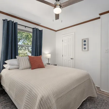 Oceanside, Fun Location, Walk to Beach
