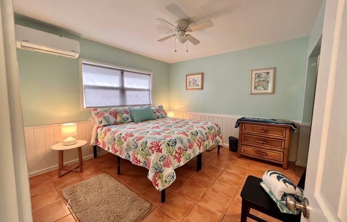 Blair's Bungalow - Exceptional Value! 2 Bdrm Home w/Dock Slip Green Turtle Cay