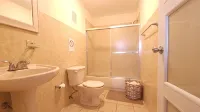 Beach access condo in the heart of Rincón. Short walk to town. - شرفة