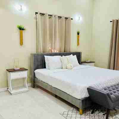 Falcon Oceanviews 4br Penthouse/Free Airport Transport/Security/Gated Rooms