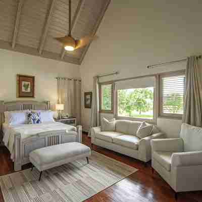 ATTRACTIVE RATES JUST REMODELED  - Near Beach 4 BD Amazing Golf View Villa Rooms