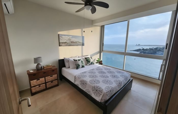 luxurious 2 bedroom beachfront apartment