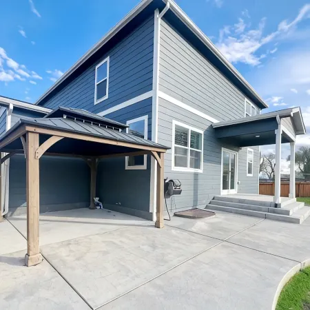 Newer build with 4 bedrooms, large backyard and beautiful mountain views.