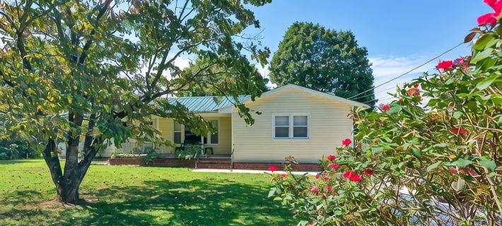 Charming Lakeview Retreat Hotels in Marion County