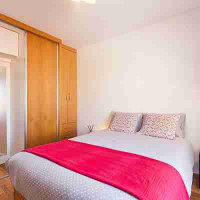Bright Terrace Apartment in Sunny Lisbon Center, Principe Real Rooms