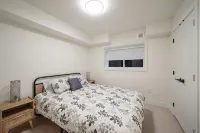 Modern, new suite close to trails, mountains and beaches - 3-Star