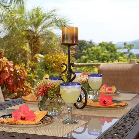 Large 1&2/BD Private Villas, Ocean Views, Lovely Pool, Ideal Location