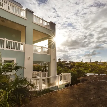 Sea Turtle Studio – Upscale Waterview Retreat, Stunning Sunrises & Full Kitchen!