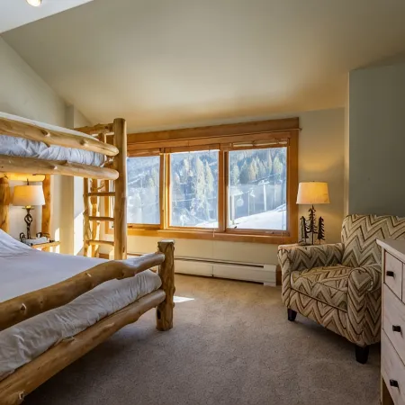 Ski-in/Ski-Out Luxury 4 Bed Penthouse - Late Summer and Fall Specials!