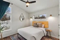 Cozy Bluff Getaway  with Hot Tub - Wifi