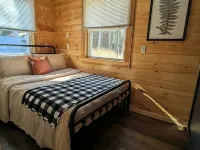 Wilderness Retreat 3-bedroom cabin in Eustis, Maine Hotels in Eustis