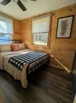 Wilderness Retreat 3-bedroom cabin in Eustis, Maine - Hytter