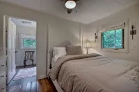 Broadleaf Cottage in Mirror Lake Area of Highlands