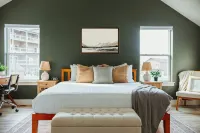 New! Luxury Lakeview Cabin: Lazy River, Theater, Game Rm, Sleeps 24+, Hot Tub - Wifi