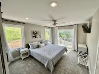 Modern Lake Cottage - Amazing Views - 6 Bed/6 Bath - Boat Launch - 4-Star