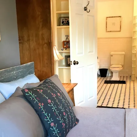 Terrific Views - Block from Town - Jacuzzi Tub