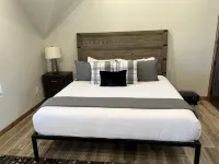 Stunning Luxury Executive Style Cabin 7 BR 4.5 BA Hi Speed Wi-Fi - Balkoner