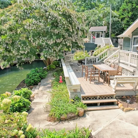 Amazing Spacious & Cozy Lake House on Lake Burton w/ Boat Access! Dog Friendly!