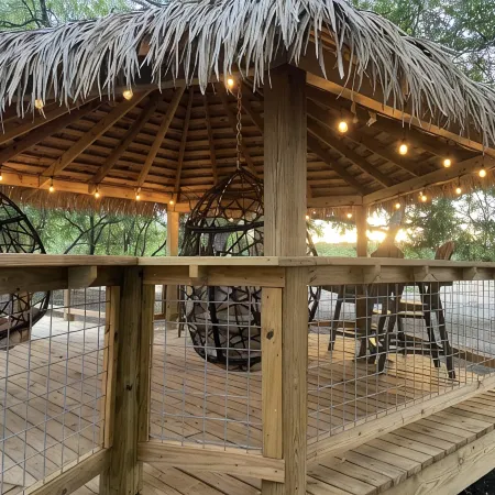Blue Jay Yurt/Private Hot Tub/Cold A/C!! /River Access/Close to Town!