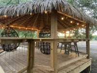 Mockingbird Yurt/Cold A/C! Hot Tub/Medina River Access/River Yurt Village - Hytter