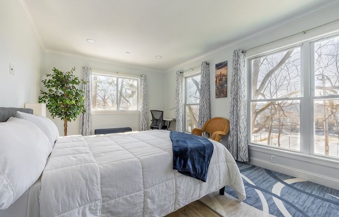LUXE 3BD/2BA 29 min loading=