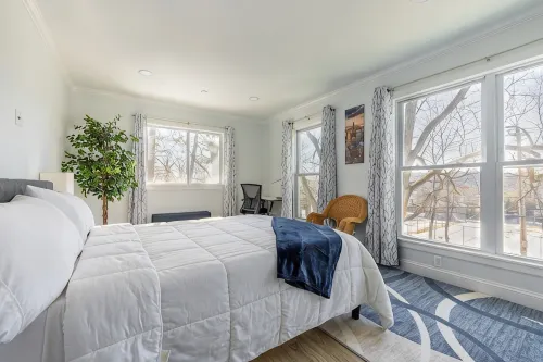 LUXE 3BD/2BA 29 min>NYC w/Parking & deck - 3-Star