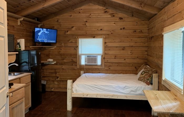 美麗林地木屋，1臥1衛、門廊、戶外火爐、燒烤架、Wi-Fi