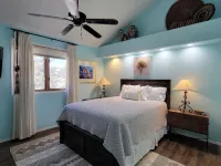 Cozy Condo for 6 with Wooded Back Patio & Grill. 1 Mile to Town Square. Hotels in Cloudcroft
