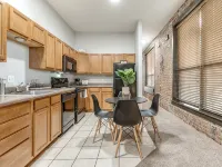 Loft in the heart of Downtown in Historic Building! - ห้องครัว