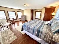 "House on the Rock" Romantic Cottage Getaway w/ Hot Tub and Fireplace!! - 4-Star